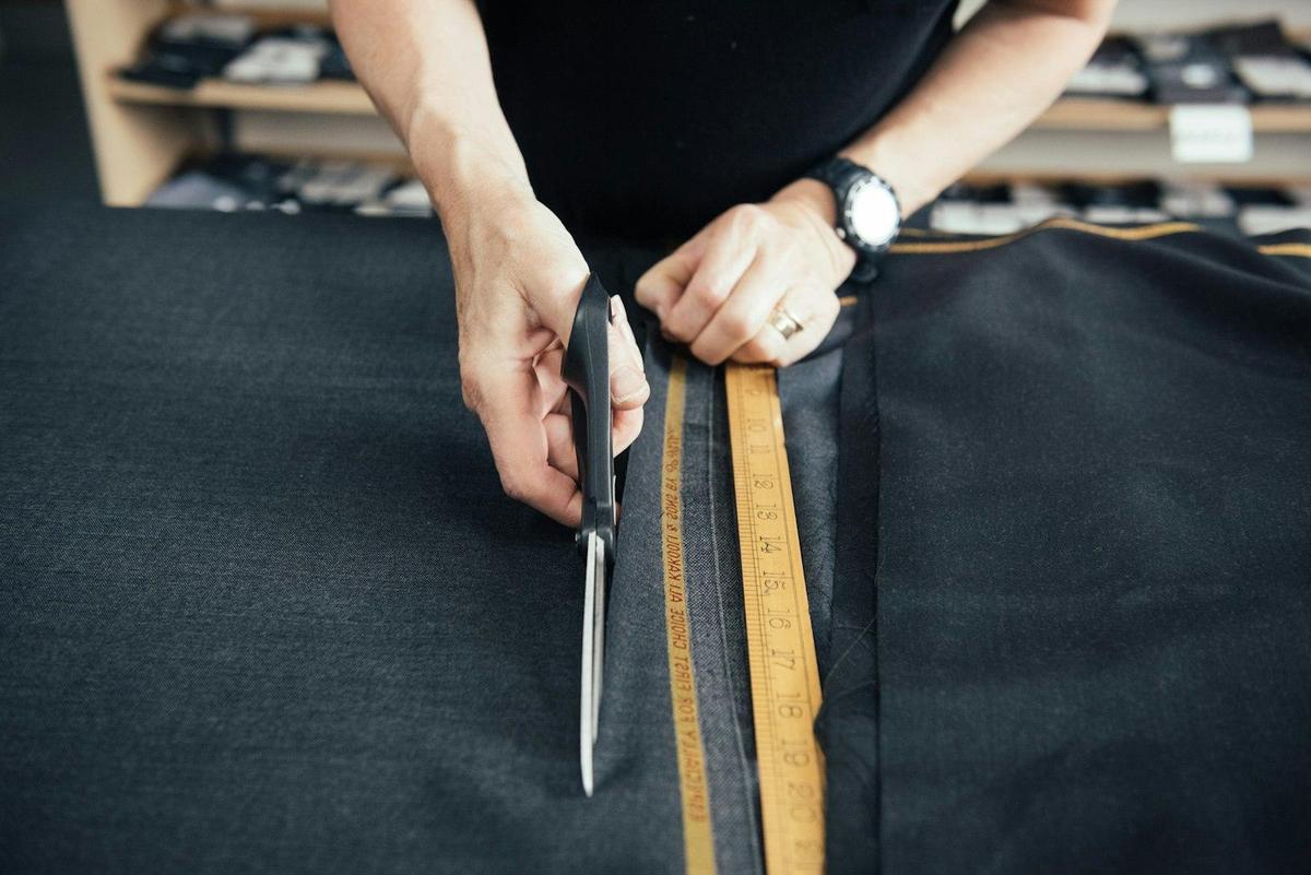 Cutting fabric along a straight edge on the table